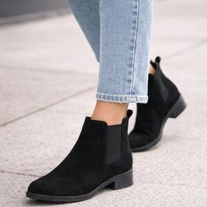 🖤 Black Suede Chelsea Boots Minimal Chic Everyday New Size 4 Women Style✨
